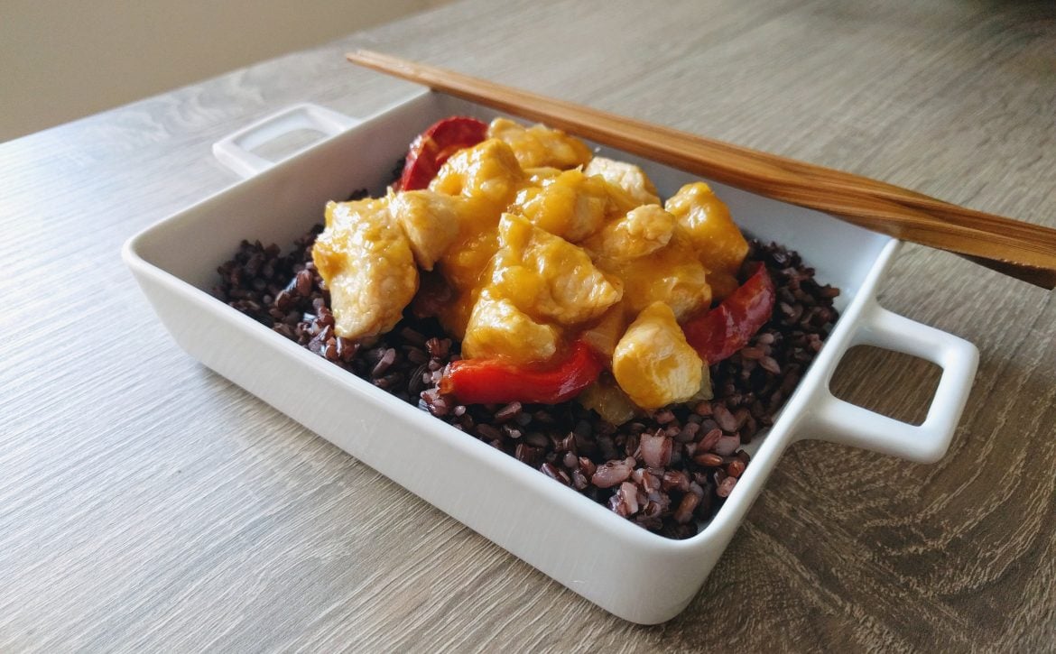 Pollo thai con mango: un exquisito plato oriental