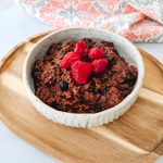 Porridge con cacao y frutos rojos