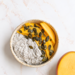 Pudding cremoso de chía y coco con mango